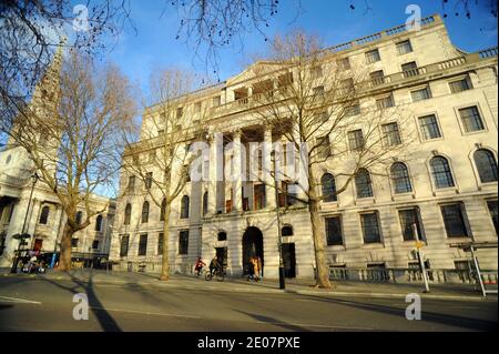 London, Großbritannien. Dezember 2020. Südafrika Haus in Trafalgar Square in der Sonne. London Straßen ruhig während Coronavirus Tier 4 Einschränkungen. Kredit: JOHNNY ARMSTEAD/Alamy Live Nachrichten Stockfoto