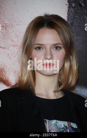 Sara Forestier nahm an einer Premiere für "Une nuit" Teil, die am 2. Januar 2012 im UGC les Halles in Paris, Frankreich, stattfand. Foto von Denis Guignebourg/ABACAPRESS.COM?? Stockfoto