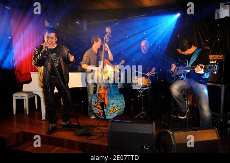 Albert 'Bebert' Kassabi und Les Forbans spielen während der Premiere von France 3 Programm 'La Croisiere des Idoles' in Paris, Frankreich am 4. Januar 2012. Foto von Alban Wyters/ABACAPRESS.COM Stockfoto