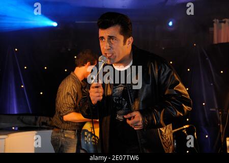 Albert 'Bebert' Kassabi und Les Forbans spielen während der Premiere von France 3 Programm 'La Croisiere des Idoles' in Paris, Frankreich am 4. Januar 2012. Foto von Alban Wyters/ABACAPRESS.COM Stockfoto