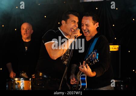 Albert 'Bebert' Kassabi und Les Forbans spielen während der Premiere von France 3 Programm 'La Croisiere des Idoles' in Paris, Frankreich am 4. Januar 2012. Foto von Alban Wyters/ABACAPRESS.COM Stockfoto