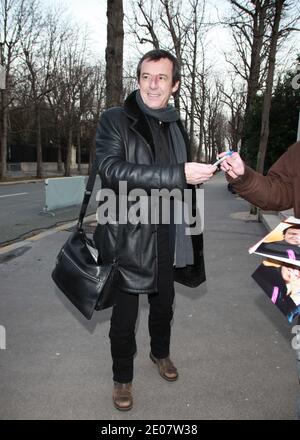 Jean-Luc Reichmann bei einer Fernsehaufnahmen in Paris, Frankreich am 4. Januar 2012. Foto von Denis Guignebourg/ABACAPRESS.COM Stockfoto