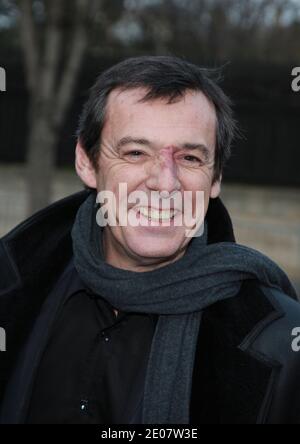 Jean-Luc Reichmann bei einer Fernsehaufnahmen in Paris, Frankreich am 4. Januar 2012. Foto von Denis Guignebourg/ABACAPRESS.COM Stockfoto