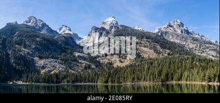 Ein Panoramablick vom Bradley See, Tetons National Park, Wyoming, USA. Stockfoto