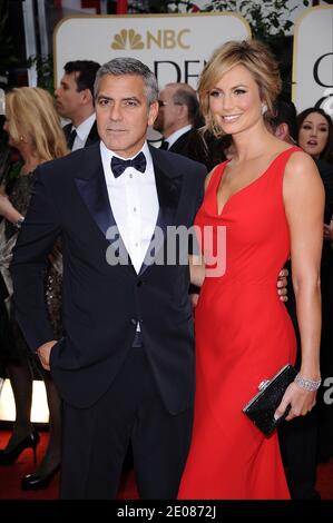 George Clooney und Stacy Keibler kommen zur 69. Annual Golden Globe Awards Zeremonie, die am 15. Januar 2012 im Beverly Hilton Hotel in Los Angeles, CA, USA, stattfand. Foto von Lionel Hahn/ABACAPRESS.COM Stockfoto