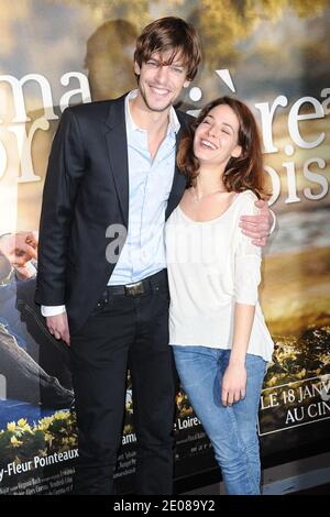 Martin Cannavo und Esther Comar bei der Premiere von 'Ma Premiere Fois', die am 17. Januar 2012 im UGC Cine Cite Bercy Kino in Paris, Frankreich, stattfand. Foto von Nicolas Briquet/ABACAPRESS.COM Stockfoto