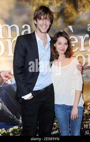 Martin Cannavo und Esther Comar bei der Premiere von 'Ma Premiere Fois', die am 17. Januar 2012 im UGC Cine Cite Bercy Kino in Paris, Frankreich, stattfand. Foto von Nicolas Briquet/ABACAPRESS.COM Stockfoto