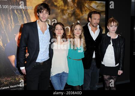 Martin Cannavo, Esther Comar, Lilly-Fleur Pointeaux, Vincent Perez und Lolita Chammah bei der Premiere von "A Premiere Fois", die am 17. Januar 2012 im UGC Cine Cite Bercy Kino in Paris, Frankreich, stattfand. Foto von Nicolas Briquet/ABACAPRESS.COM Stockfoto