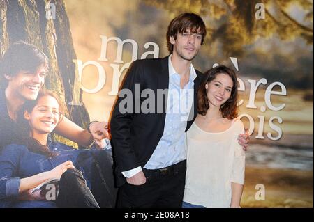 Martin Cannavo und Esther Comar bei der Premiere von 'Ma Premiere Fois', die am 17. Januar 2012 im UGC Cine Cite Bercy Kino in Paris, Frankreich, stattfand. Foto von Nicolas Briquet/ABACAPRESS.COM Stockfoto