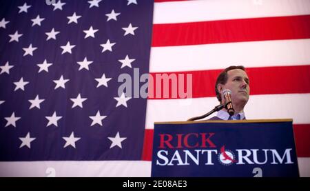 Rick Santorum spricht dort, wo er am 17. Januar 2012 ein Rathaustreffen auf der USS Yorktown in Charleston, SC, USA, veranstaltete. Foto von Andrew Kelly/ABACAPRESS.COM Stockfoto