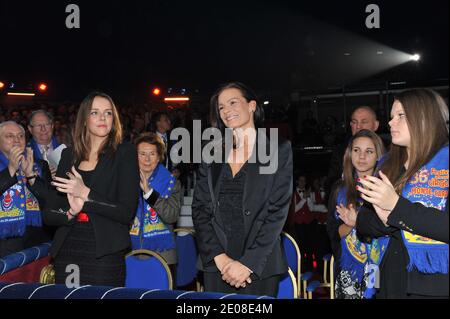 Prinzessin Stephanies Tochter Pauline Ducruet, Prinzessin Stephanie von Monaco, Prinzessin Stephanies Tochter Camille Gottlieb bei der Eröffnung des 36. Internationalen Zirkusfestivals Monte-Carlo in Monte-Carlo, Monaco am 20. Januar 2012. Poolfoto von Charly Gallo/Pressezentrum Monaco/ABACAPRESS.COM Stockfoto