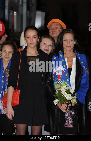 Prinzessin Stephanies Tochter Pauline Ducruet, Prinzessin Stephanie von Monaco bei der Eröffnung des 36. Internationalen Zirkusfestivals Monte-Carlo in Monte-Carlo, Monaco am 21. Januar 2012. Foto von PLS/Pool/ABACAPRESS.COM Stockfoto