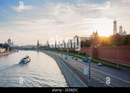 Blick auf die Böschung des Moskauer Kremls und der Moskau River Stockfoto