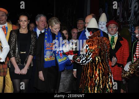 Prinzessin Stephanies Tochter Pauline Ducruet, Prinzessin Charlene von Monaco beim 36. Internationalen Zirkusfestival Monte-Carlo in Monte-Carlo, Monaco am 24. Januar 2012. Foto von Alain Benainous/Pool/ABACAPRESS.COM Stockfoto