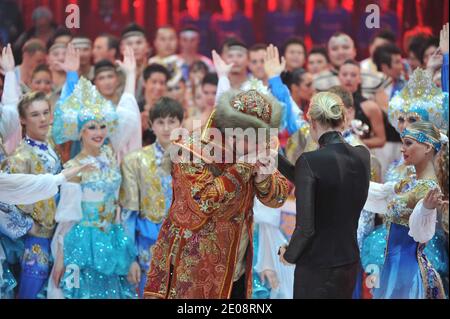 Prinzessin Charlene von Monaco übergibt den Silbernen Clown an Voriabov während des 36. Internationalen Zirkusfestivals Monte-Carlo in Monte-Carlo, Monaco am 24. Januar 2012. Foto von Alain Benainous/Pool/ABACAPRESS.COM Stockfoto