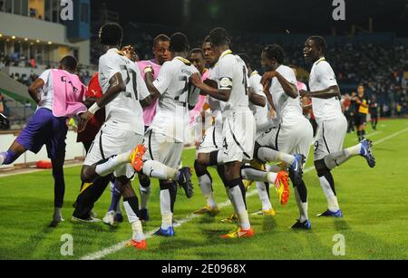 Ghana's Team feiert nach dem Sieg beim African Cup of Nations Fußballspiel 2012, Ghana gegen Mali im Franceville Stadion in Gabun am 28. Januar 2012. Ghana gewann 2:0. Foto von ABACAPRESS.COM Stockfoto