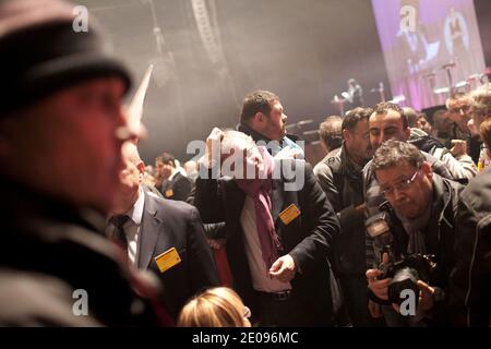 Pierre Laurent, Vorsitzender der Kommunistischen Partei Frankreichs (PCF), nimmt am 31. Januar 2012 an einem nationalen Treffen im Konzertsaal Zenith in Paris Teil. CGT-Chef Bernard Thibault, der die CGT seit 13 Jahren leitet, wird bestätigen, dass er sich 2013 nicht für eine neue Amtszeit bewerben wird. Foto von Stephane Lemouton/ABACAPRESS.COM Stockfoto