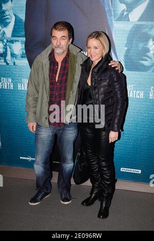 Olivier Marchal und Frau Catherine bei der französischen Premiere des Films 'Tinker, Tailor, Soldier, Spy' ('La Taupe'), der am 20. Januar 2012 im Cinema UGC Normandie in Paris, Frankreich, stattfand. Stockfoto