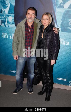 Olivier Marchal und Frau Catherine bei der französischen Premiere des Films 'Tinker, Tailor, Soldier, Spy' ('La Taupe'), der am 20. Januar 2012 im Cinema UGC Normandie in Paris, Frankreich, stattfand. Stockfoto