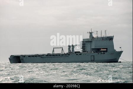 AJAXNETPHOTO. 2009. BOURNEMOUTH, ENGLAND. - ROYAL FLEET HILFSGAST - RFA LSDA MOUNTS BAY VOR BOURNEMOUTH. FOTO: JONATHAN EASTLAND REF: CD920083 7 5A Stockfoto