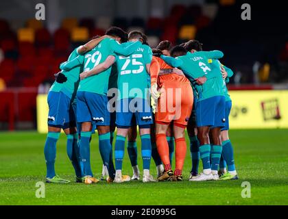 Brentford Community Stadium, London, Großbritannien. Dezember 2020. English Football League Championship Football, Brentford FC gegen Bournemouth; Team Bournemouth huddle vor dem Spiel Credit: Action Plus Sports/Alamy Live News Stockfoto