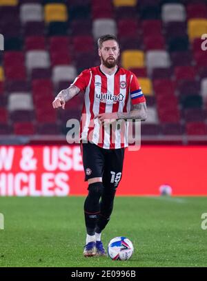 Brentford, Großbritannien. Dezember 2020. Brentford Pontus Jansson beim Sky Bet Championship-Spiel zwischen Brentford und Bournemouth im Brentford Community Stadium, Brentford, England am 30. Dezember 2020. Foto von Andrew Aleksiejczuk/Prime Media Images. Kredit: Prime Media Images/Alamy Live Nachrichten Stockfoto