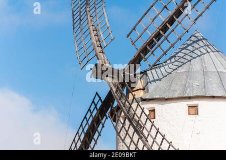 Windwelle einer traditionellen Windmühle für Getreide Stockfoto