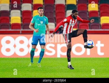 Brentford Community Stadium, London, Großbritannien. Dezember 2020. English Football League Championship Football, Brentford FC gegen Bournemouth; Josh Dasilva von Brentford steuert den Ball Kredit: Action Plus Sports/Alamy Live News Stockfoto