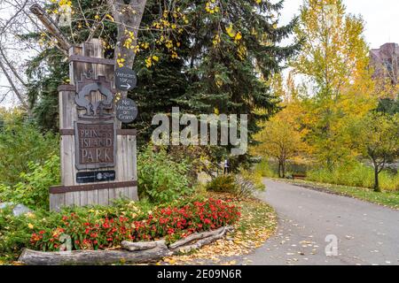 Prince's Island Park Herbstlandschaft im Zentrum von Calgary, Alberta, Kanada. Stockfoto