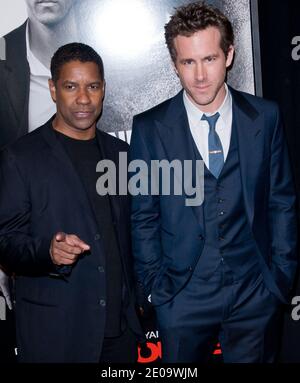 Denzel Washington und Ryan Reynolds bei der Premiere von 'Safe House' am 7. Februar 2012 im SVA Theater in New York City, NY, USA. Foto von IKN/ABACAPRESS.COM Stockfoto