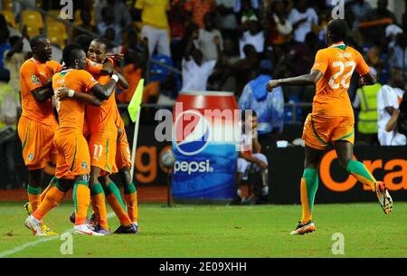 Yao Kouassi Gervinho von Elfenbeinküste feiert mit Teamkollegen nach einem Tor beim Afrikanischen Cup der Nationen 2012, Halbfinale, Mali gegen Elfenbeinküste am 8. Februar 2012 im stade de l'amitia in Libreville, Gabun. Elfenbeinküste gewann 1:0. Foto von ABACXAPRESS.COM Stockfoto