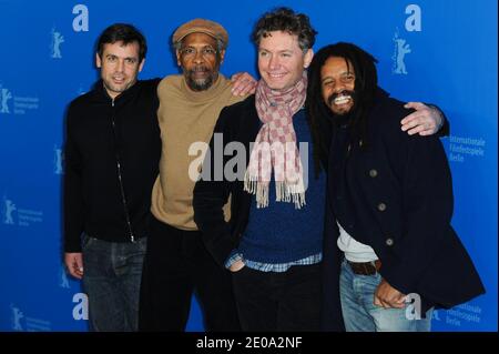 Neville Garrick, Kevin Macdonald und Rohan Marley mit Gast bei der Fotoschau "marley" für die 62. Internationalen Filmfestspiele Berlin, 12. Februar 2012 in Berlin. Die 62. Berlinale findet vom 09. Bis 19. Februar statt. Foto von Aurore Marechal/ABACAPRESS.COM Stockfoto