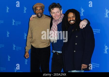 Neville Garrick, Kevin Macdonald und Rohan Marley nehmen an der Fotokalle "marley" für die 62. Internationalen Filmfestspiele Berlin Teil, in Berlin, Deutschland, 12. Februar 2012. Die 62. Berlinale findet vom 09. Bis 19. Februar statt. Foto von Aurore Marechal/ABACAPRESS.COM Stockfoto