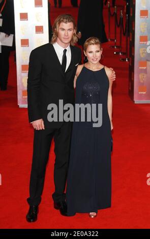 Elsa Pataky und Chris Hemsworth kommen für die British Academy Film Awards 2012 (BAFTA) am 12. Februar 2012 im Royal Opera House in Covent Garden, im Zentrum von London, Großbritannien, an. Foto von Denis Guignebourg/ABACAPRESS.COM Stockfoto