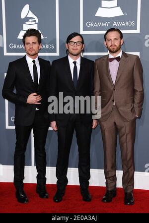 (Von links nach rechts) Jared Followill, Nathan Followill und Caleb Followill von Kings of Leon bei der Ankunft bei den 54. Annual Grammy Awards, die am 12. Februar 2012 im Staples Center in Los Angeles, CA, USA, abgehalten wurden. Foto von Lionel Hahn/ABACAPRESS.COM Stockfoto