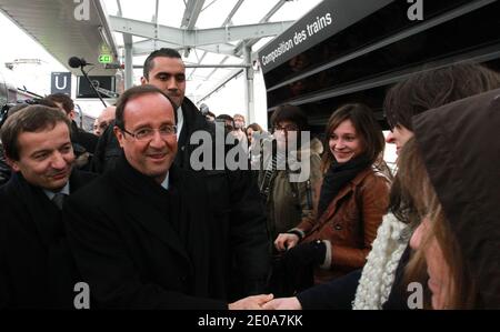 Der Kandidat der Sozialistischen Partei (PS) für die französischen Präsidentschaftswahlen 2012, Francois Hollande, kommt am 14. Februar 2012 in Lyon Teil Dieu Station an, flankiert vom Bürgermeister von Saint Etienne Maurice Vincent, Frankreich. Fotos von Vincent Dargent/ABACAPRESS.COM Stockfoto