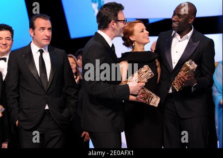 Jean Dujardin, Michel Hazanavicius, Berenice Bejo und Omar Sy bei der 37. Jährlichen Cesar Film Awards Zeremonie im Theater du Chatelet in Paris, Frankreich am 24. Februar 2012. Foto von Nicolas Gouhier/ABACAPRESS.COM Stockfoto