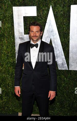 Bradley Cooper bei der Ankunft auf der Vanity Fair Oscar Party 2012, veranstaltet von Graydon Carter, im Sunset Tower Hotel in Los Angeles, CA am 26. Februar 2012. Foto von Vince Bucci/ABACAPRESS.COM Stockfoto