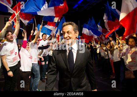 Der französische Präsident und Frankreichs Regierungspartei UMP-Kandidat für die Präsidentschaftswahl 2012 Nicolas Sarkozy kommt am 3. März 2012 zu einem Wahlkampftreffen in der südwestlichen Stadt Bordeaux, Frankreich. Foto von Collet/Pool/ABACAPRESS.COM Stockfoto