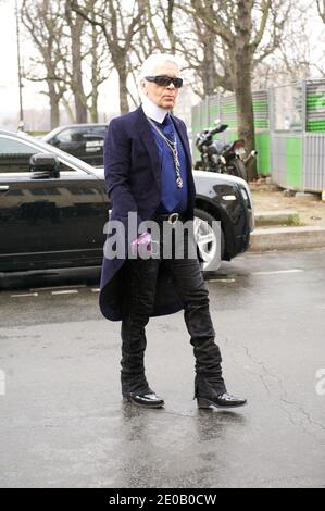 Der deutsche Designer Karl Lagerfeld kommt zur Chanel Modenschau, die am 6. März 2012 im Grand Palais in Paris, Frankreich, stattfindet. Foto von Alban Wyters/ABACAPRESS.COM Stockfoto