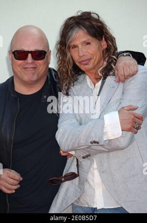 Michael Chiklis und Steven Tyler bei der 9. Stuart House Benefit-Veranstaltung von John Varvatos in Los Angeles, CA, USA, 11. März 2012. Foto von Baxter/ABACAPRESS.COM Stockfoto