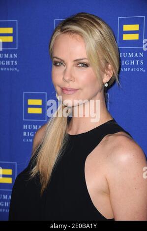 Charlize Theron nimmt am 17. März 2012 an der Gala der Menschenrechtskampagne 2012 im Ritz Carlton Hotel in Los Angeles, CA, USA Teil. Foto von Lionel Hahn/ABACAPRESS.COM Stockfoto