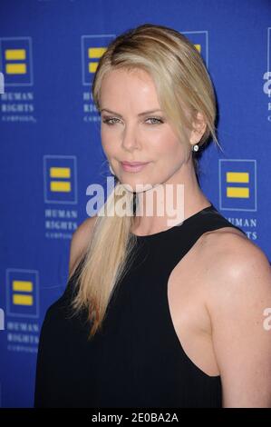 Charlize Theron nimmt am 17. März 2012 an der Gala der Menschenrechtskampagne 2012 im Ritz Carlton Hotel in Los Angeles, CA, USA Teil. Foto von Lionel Hahn/ABACAPRESS.COM Stockfoto