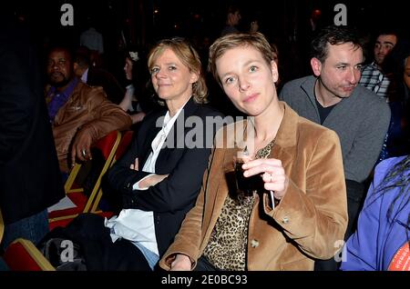 Clementine Autain und Florence Aubenas nehmen am 19. März 2012 an der Verleihung der "Ya Bon Awards" in Paris Teil. Foto von Thierry Plessis/ABACAPRESS.COM Stockfoto