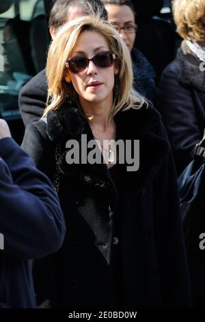 Julia Duchaussoy nimmt am 20. März 2012 an der Trauermesse des Schauspielers Michel Duchaussoy auf dem Friedhof Pere Lachaise in Paris Teil. Foto von Alban Wyters/ABACAPRESS.COM Stockfoto