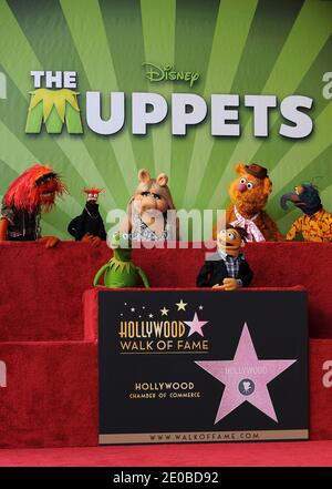 Die Muppets werden am 20. März 2012 auf dem Hollywood Walk of Fame vor dem El Capitan Theater in Los Angeles, CA, USA, mit einem Stern geehrt. Foto von Lionel Hahn/ABACAPRESS.COM Stockfoto