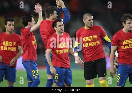 Barcelonas Spieler tragen T-Shirts zur Unterstützung von Bolton Wanderers' englischem Mittelfeldspieler Fabrice Muamba während des spanischen Fußballmatches La Liga, FC Barcelona gegen Granada im Camp Nou Stadion in Barcelona, Spanien am 20. März 2012. Barcelona gewann 5:3. Foto von Manuel Blondau/ABACAPRESS.COM Stockfoto