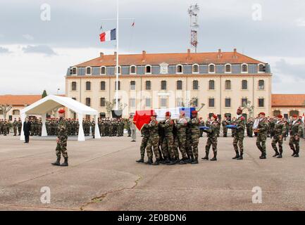 Atmosphäre während einer nationalen Zeremonie zu Ehren der drei französischen Fallschirmjäger, die am 21. März 2012 in Montauban in der französischen Kaserne des 17. Regiments Engineer Fallschirmjäger in Montauban, Südfrankreich, von einem Motorroller-Schützen getötet wurden. Foto von Patrick Bernard/ABACAPRESS.COM Stockfoto