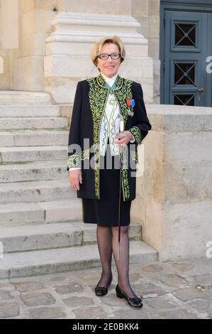 Der französische Schriftsteller Daniele Sallenave ist die 7. Frau, die am 29. März 2012 in Paris, Frankreich, bei einer Zeremonie in Quai Conti in die Academie Francaise eintrat.Foto: Alban Wyters/ABACAPRESS.COM Stockfoto