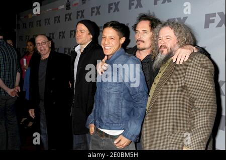 Sons of Anarchy Cast Member L-R: Charlie Hunnam, Dayton Callie, Theo Rossi, Kim Coates und Mark Boone Junior nehmen am 29. März 2012 an den FX Ad Sales Upfront 2012 bei Lucky Strike in New York City, NY, USA Teil. Foto von Graylock/ABACAPRESS.COM Stockfoto